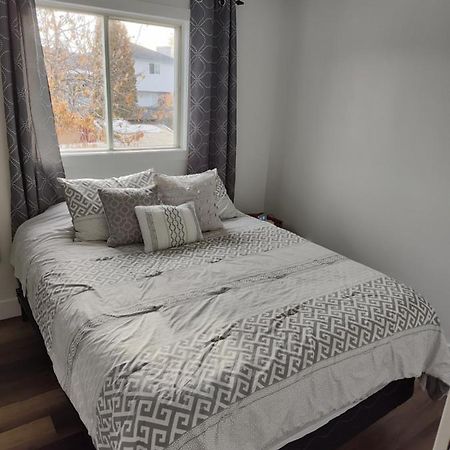 Tranquil & Tasteful One Bdrm Private Suite Ne Edmonton Luaran gambar