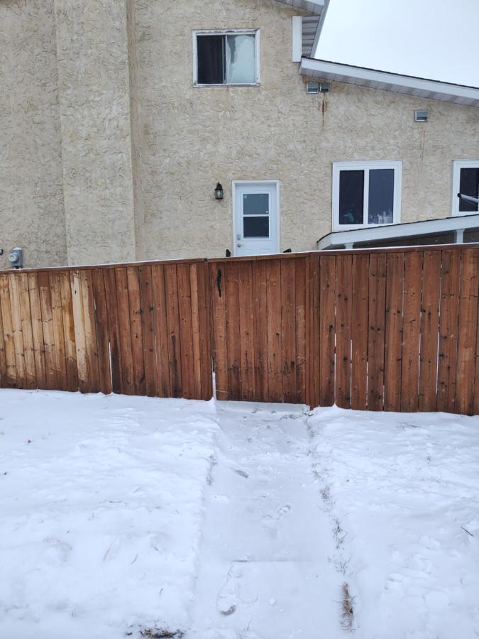 Tranquil & Tasteful One Bdrm Private Suite Ne Edmonton Luaran gambar