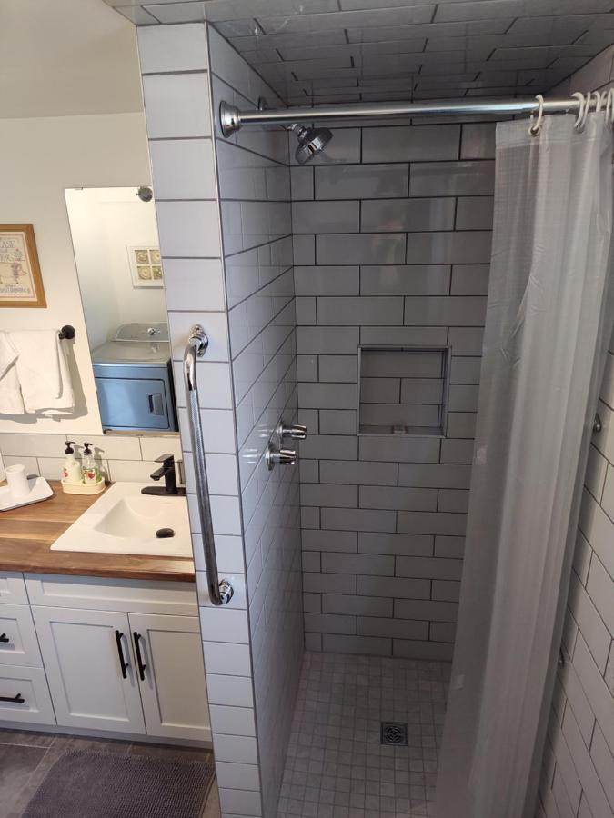 Tranquil & Tasteful One Bdrm Private Suite Ne Edmonton Luaran gambar